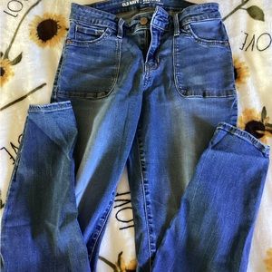 Old Navy RockStar Jeans, Women’s size 2 Regular. Cute front pockets, GREAT SHAPE